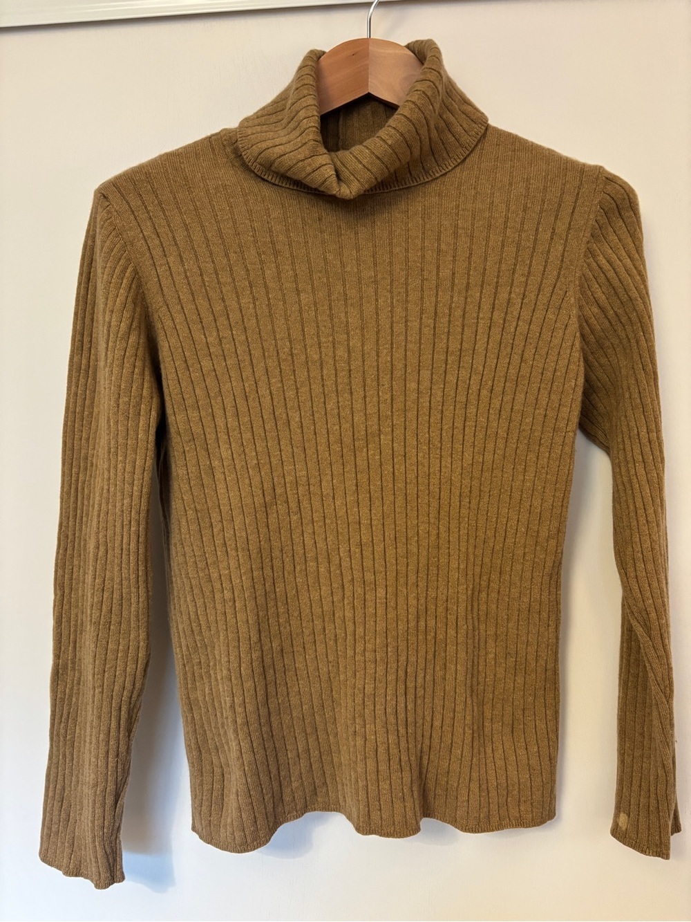 Escada Ribbed Turtleneck Sweater Size Medium Brown Quiet Luxury Timeless Soft - Picture 1 of 9